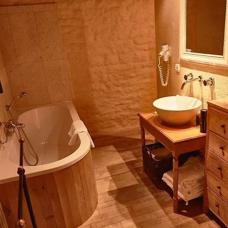 Hotel La Grappe D'or 4*